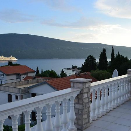 Family House With Pool & Sea View Lejlighedshotel Bijela Eksteriør billede