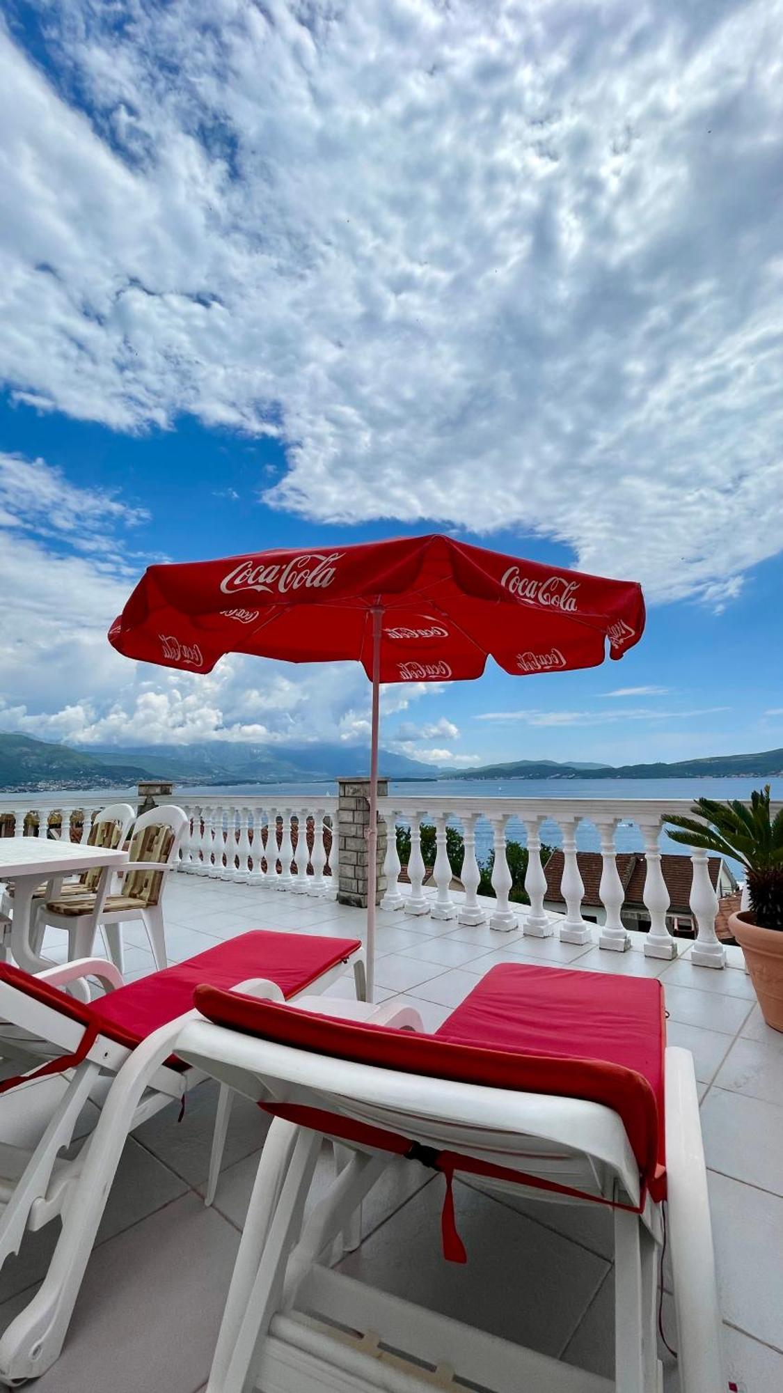Family House With Pool & Sea View Lejlighedshotel Bijela Eksteriør billede