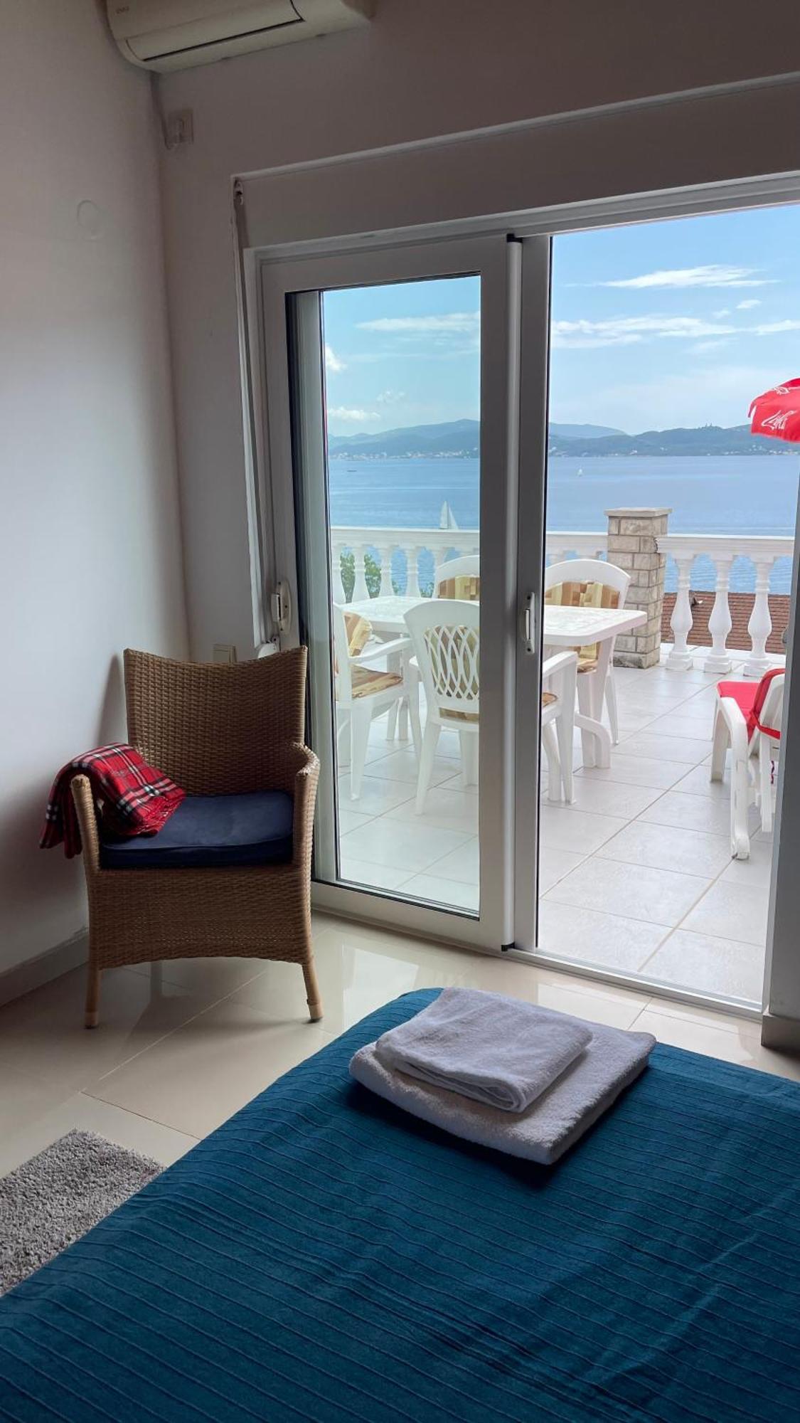 Family House With Pool & Sea View Lejlighedshotel Bijela Eksteriør billede