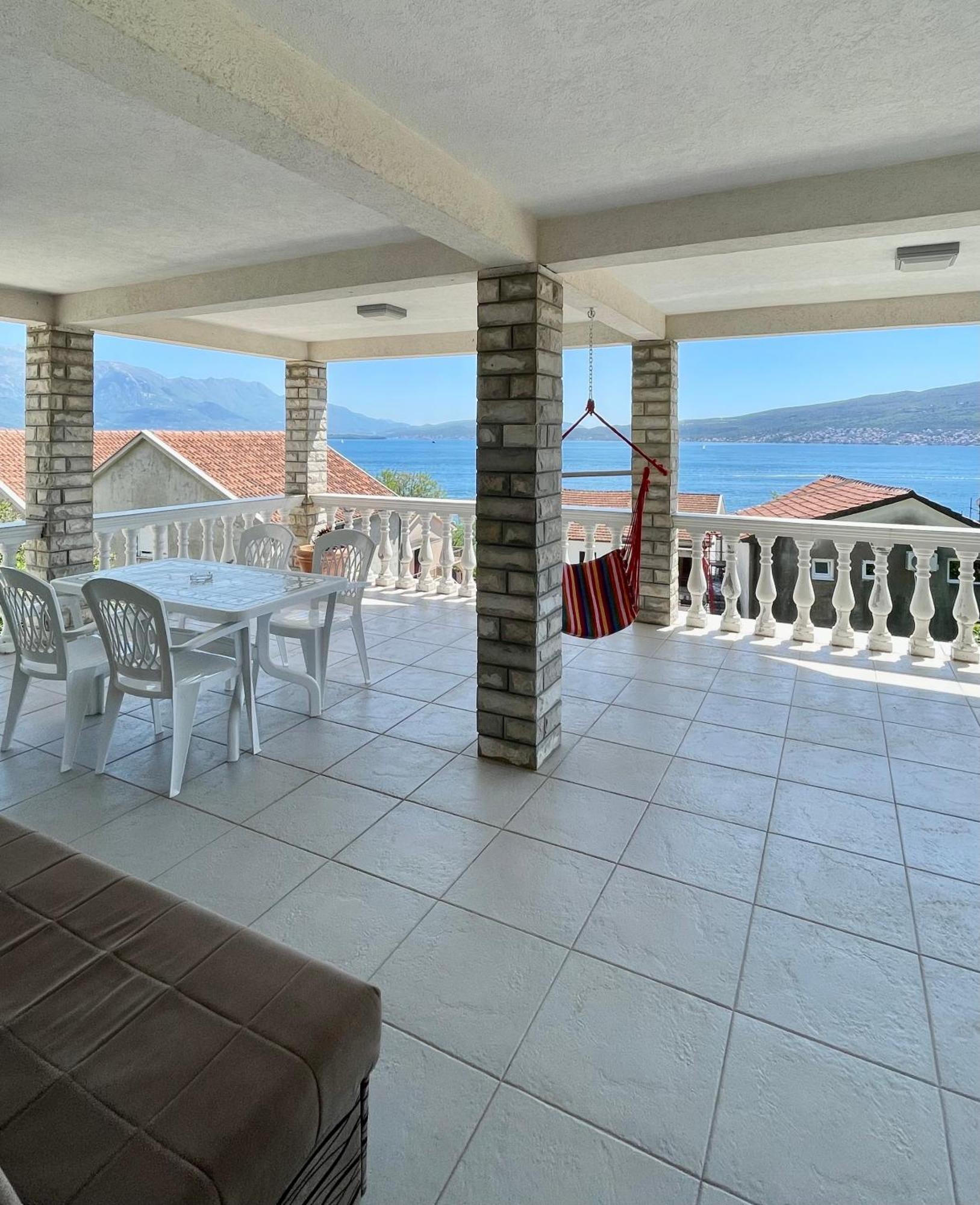 Family House With Pool & Sea View Lejlighedshotel Bijela Eksteriør billede