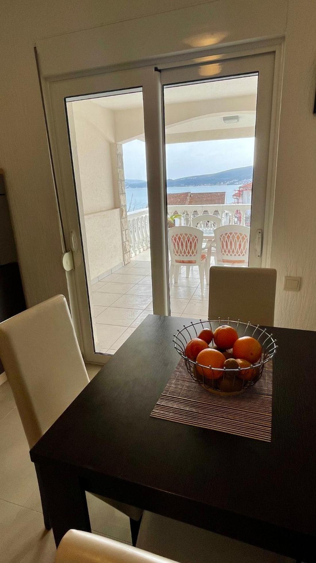 Family House With Pool & Sea View Lejlighedshotel Bijela Eksteriør billede