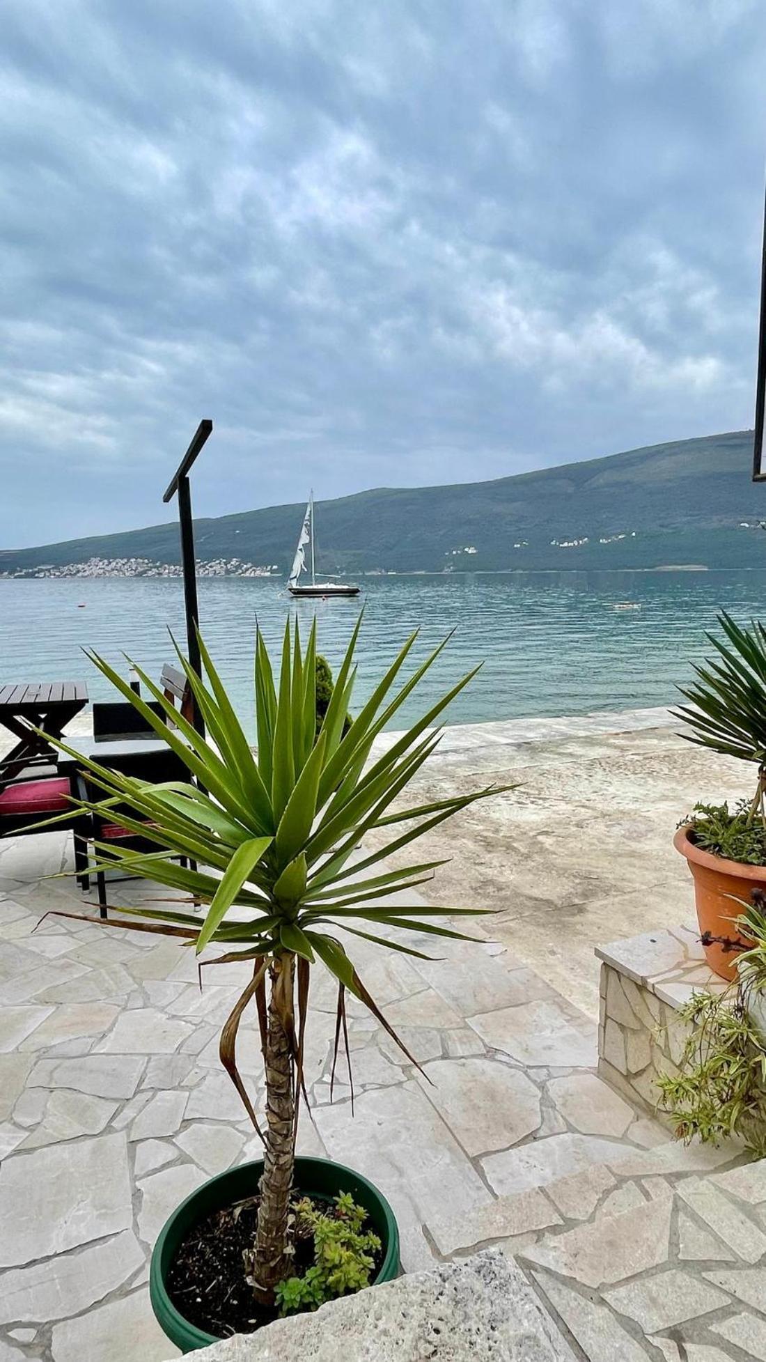 Family House With Pool & Sea View Lejlighedshotel Bijela Eksteriør billede